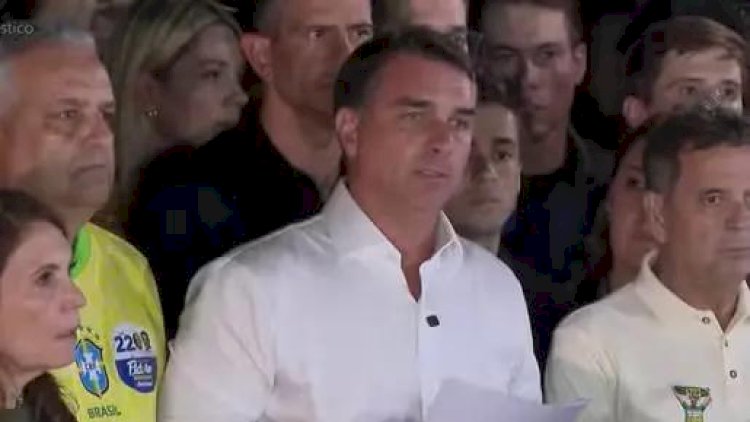 PF cancela passaportes de Flávio Bolsonaro e vai comunicar Moraes que senador descumpriu ordem