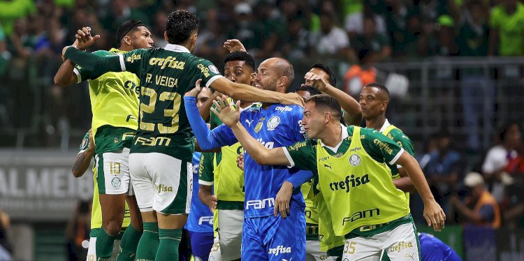 Palmeiras reage no Allianz de novo, supera Santos e conquista o tri do Paulistão