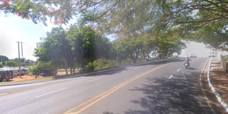 Motociclista é internado em estado grave após cair e ser atropelado em Rio Preto