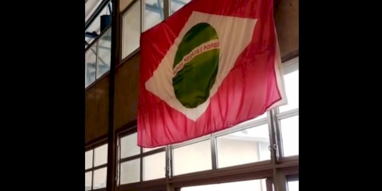 MP arquiva inquérito sobre bandeira rosa exposta no Sesc Rio Preto