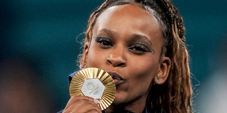 Rebeca Andrade supera Biles no solo, ganha ouro e se despede de Paris-2024 eternizada