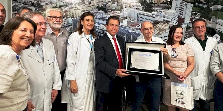 Ministro Luiz Marinho visita Hospital de Base de Rio Preto e recebe homenagem