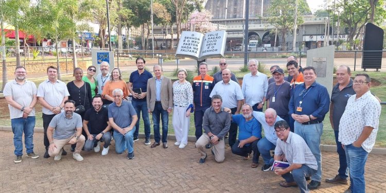 Monumento à Bíblia é inaugurado no Calçadão de Rio Preto