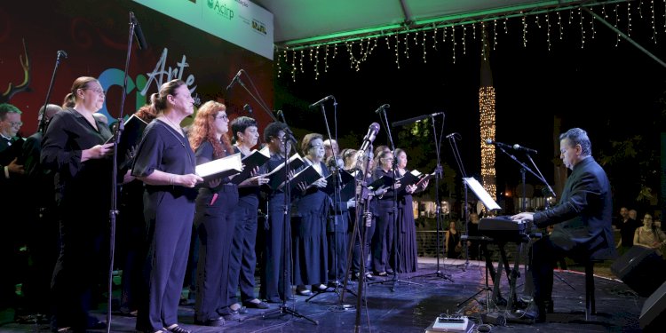 Coral Paulista Ensemble canta na missa da igreja Redentora nesta terça-feira em Rio Preto