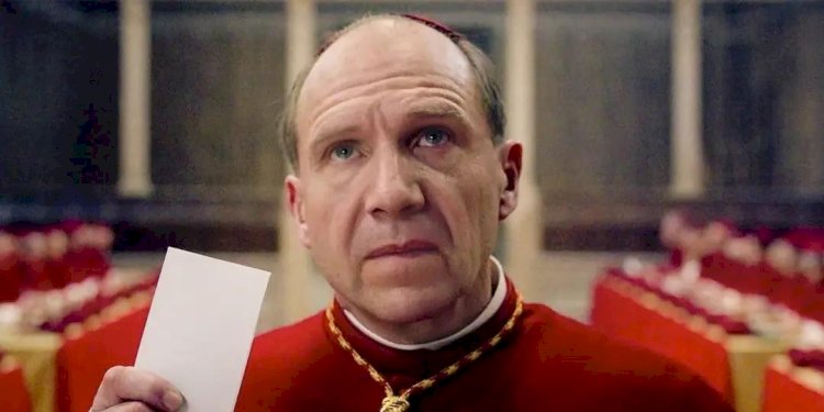 'Conclave' volta aos cinemas brasileiros após morte do papa Francisco