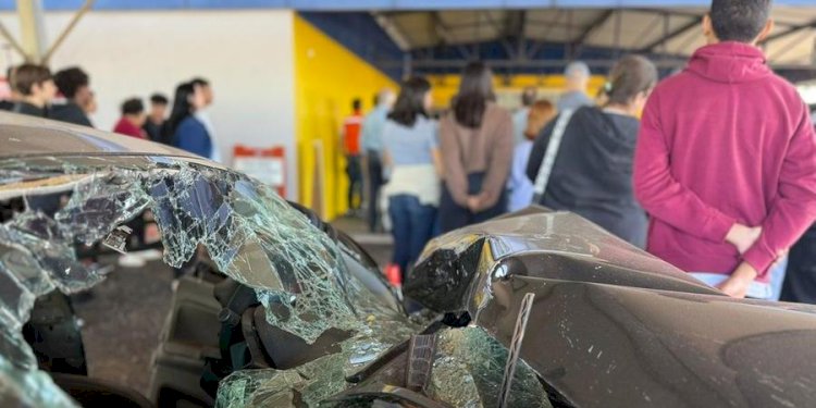 Polícia Rodoviária Federal usa carros destruídos como alerta para prevenção a acidentes em Rio Preto