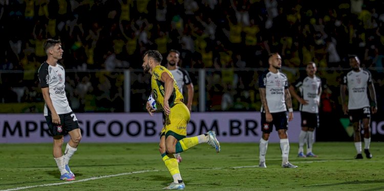 Corinthians joga mal e perde pela 1ª vez para Mirassol em duelo com cavadinha errada de Memphis