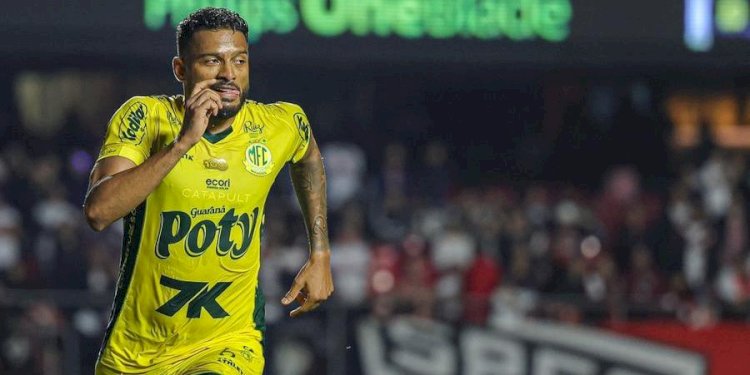 Reinaldo fala sobre o carinho dos torcedores e explica por que comemora gols contra ex-times