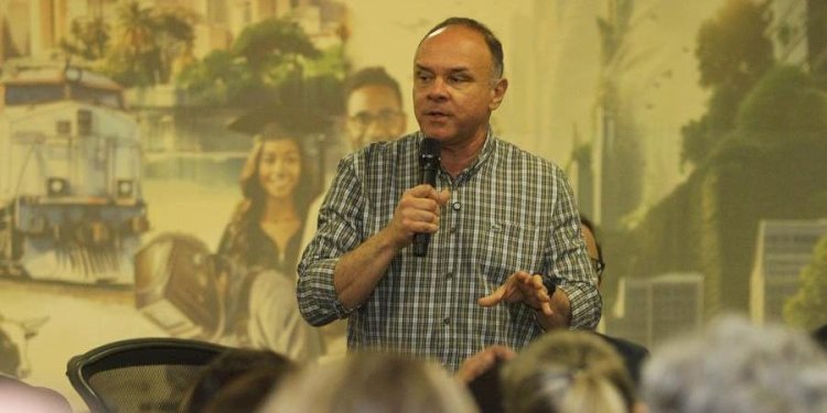 Após protesto, Prefeitura prevê contrato emergencial para a Educação de Rio Preto