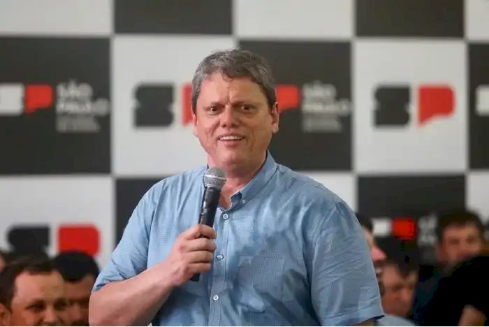 Tarcísio lidera em todos os cenários na corrida à reeleição