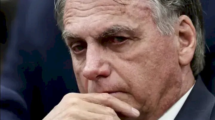 Bolsonaro é alvo de buscas da PF, usará tornozeleira e está proibido de acessar redes sociais