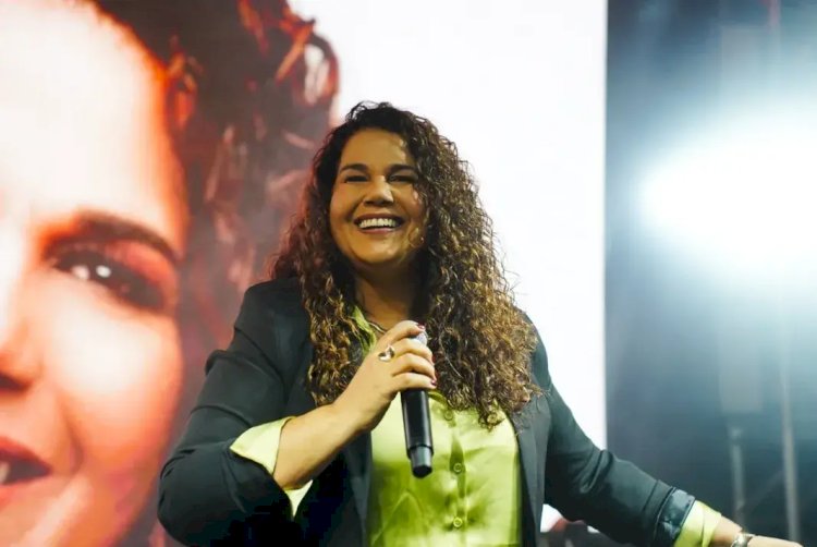 Cantora católica Eliana Ribeiro se apresenta neste mês em Jales
