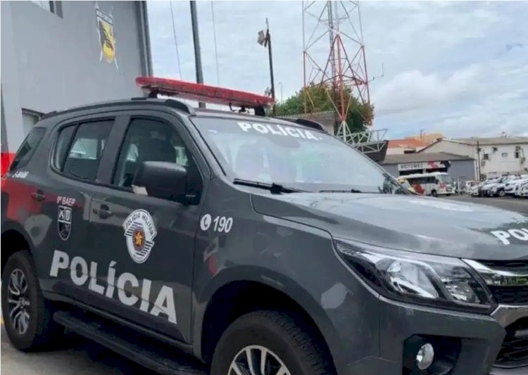 Motociclista sem habilitação bate moto em viatura do Baep em Rio Preto