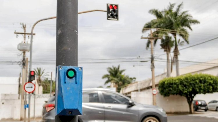 Avenida Anísio Haddad ganha sinaleiro 'inteligente'