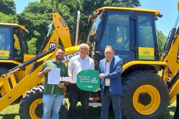 Municípios da região recebem máquinas agrícolas