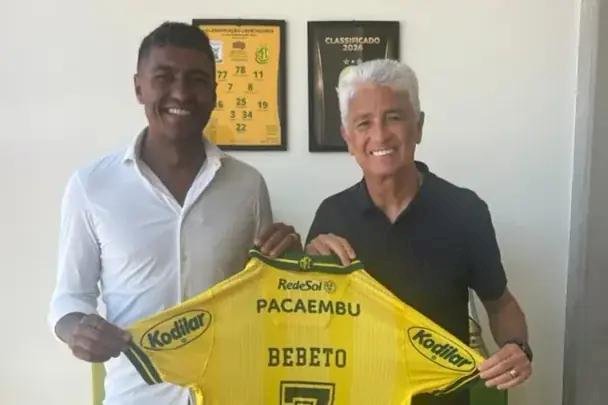 Bebeto, craque do tetra, visita CT do Mirassol