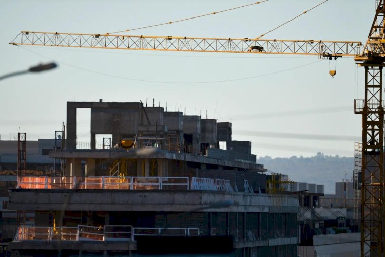 Indústria, Construção e Comércio cortam postos de trabalho com qualificação