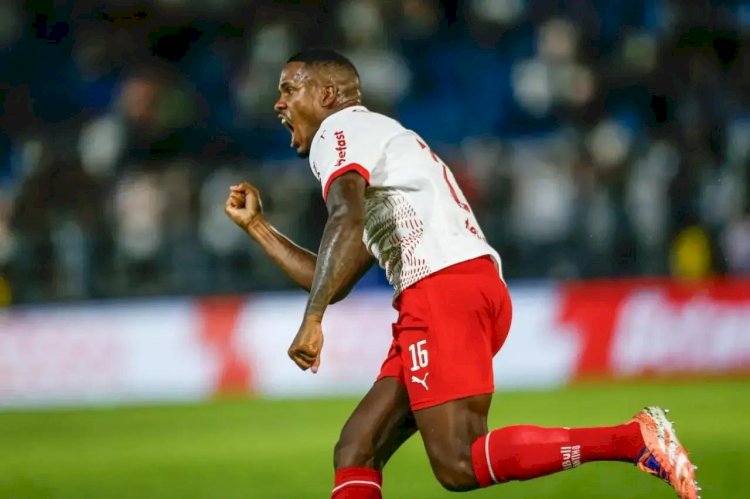 Zagueiro critica árbitra, é obrigado a pedir desculpas e recebe críticas da Federação