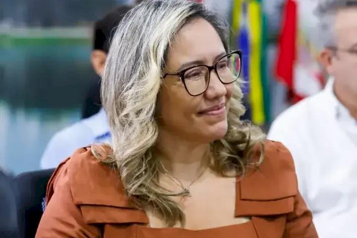 Alvo de denúncia por tentativa de cooptação, Sandra Reis pede exoneração e deixa o governo do Coronel