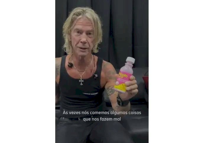 Baixista do Guns brinca com ar-condicionado, comida e nome de Rio Preto antes de show