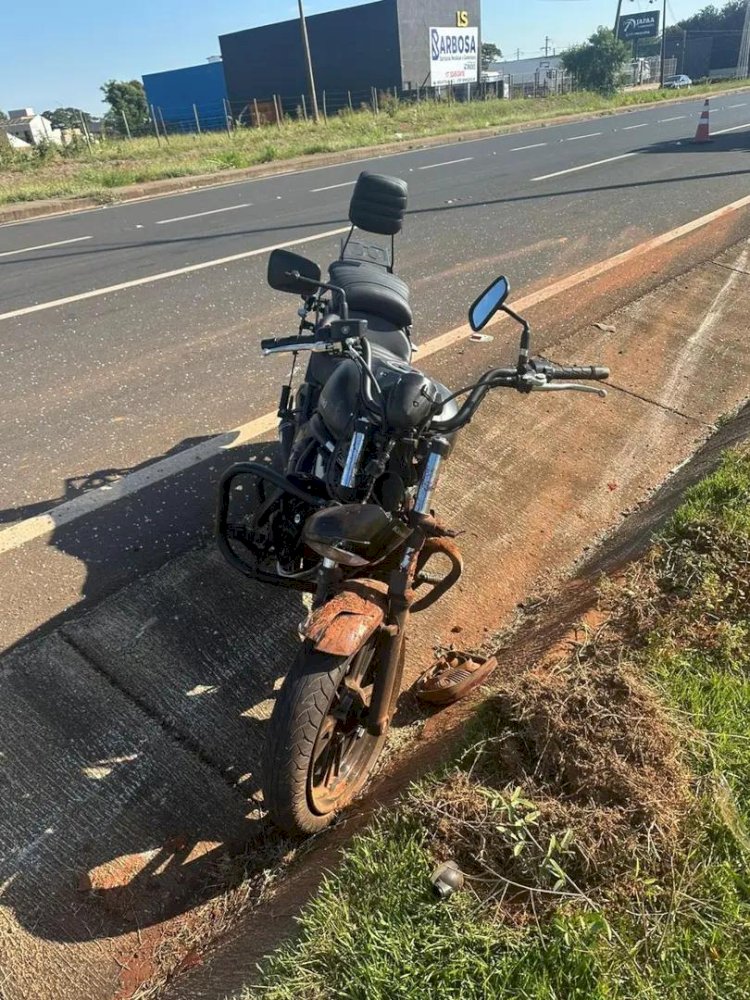 Motorista embriagado é preso após seu carro derrubar moto com casal na BR-153