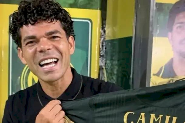 Meia Camilo anuncia aposentadoria e é homenageado no Maião