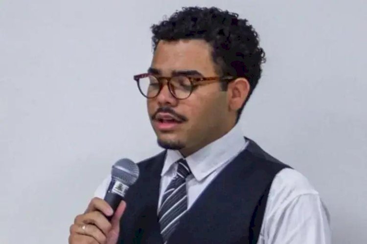 Jovem transforma poemas da adolescência em livro com apoio do Projeto Ratione