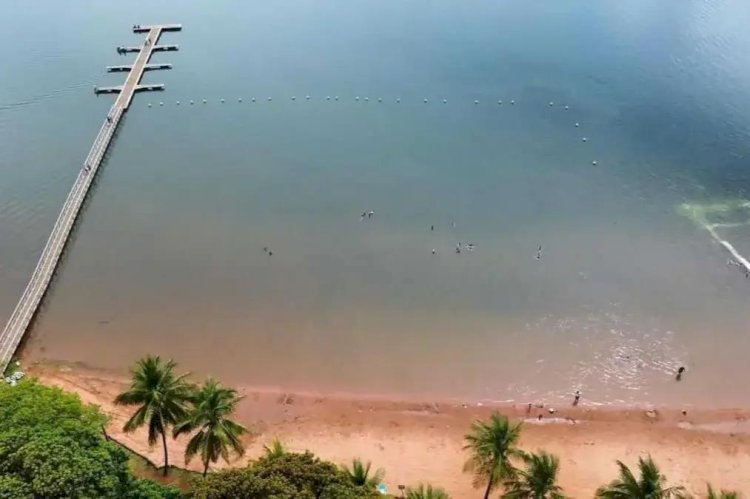 Família é resgatada após barco naufragar no Rio Paraná, em Rubinéia