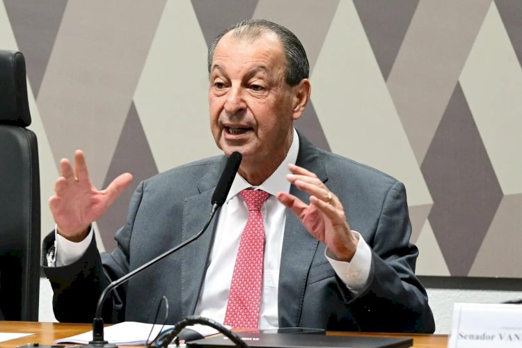 CCJ aprova texto-base do fim da 6x1