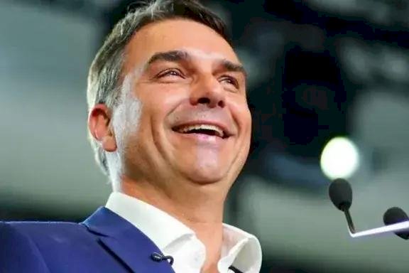 Flávio Bolsonaro é investigado no STF em inquérito do 'Dark Horse'