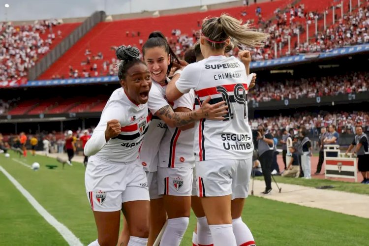 São Paulo empata com o Corinthians e conquista inédito Brasileirão feminino